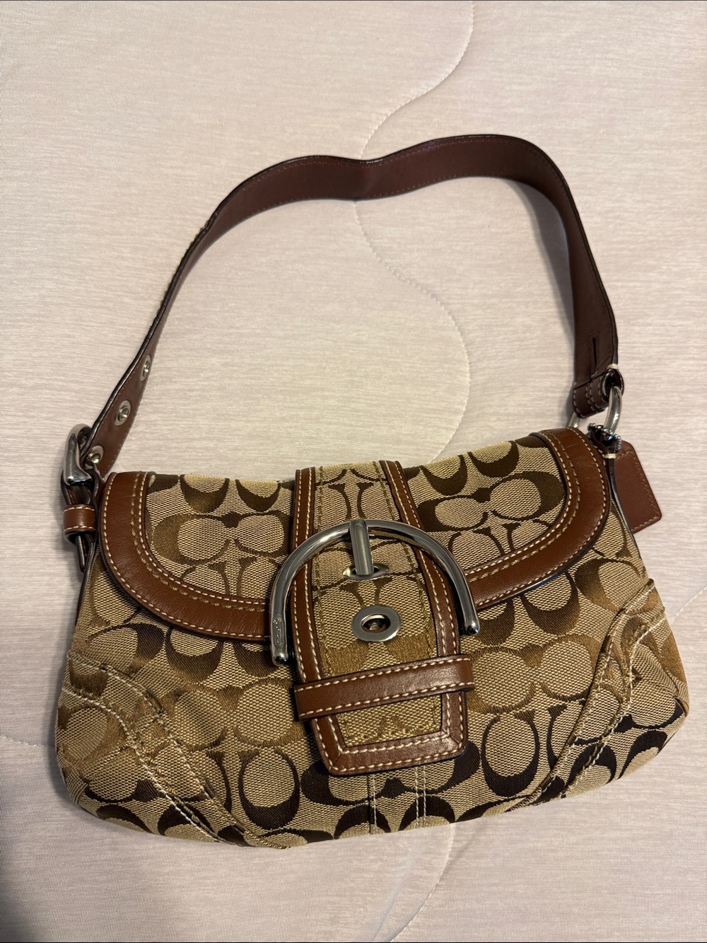 Y2K-era Coach Soho Signature Flap Buckle Shoulder Bag - Picture 2 of 7
